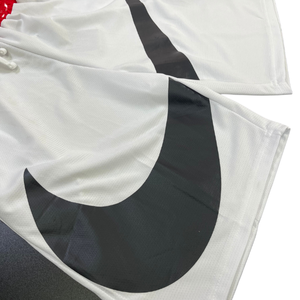 Pantalones cortos Nike blancos, rojos y grises 