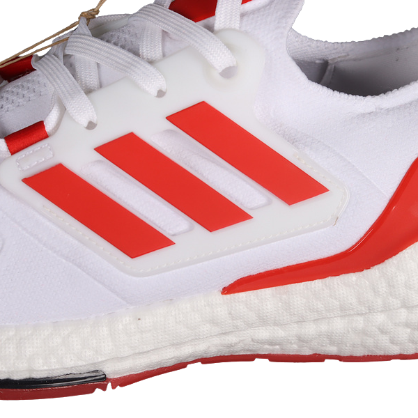 Zapatillas de running Adidas Ultraboost Light blancas y rojas 