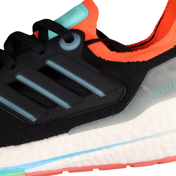 Zapatillas de running Adidas Ultraboost Light en negro, naranja y azul 