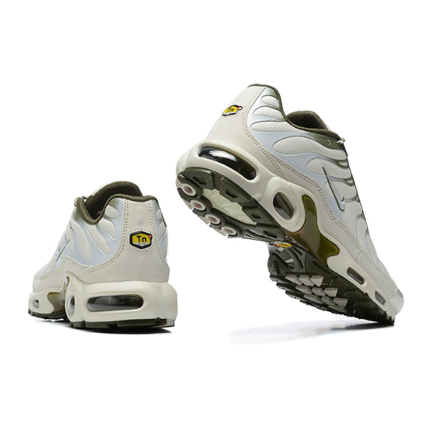 Zapatillas casuales Nike Air Max Plus TN en color oliva neutro