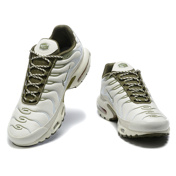 Zapatillas casuales Nike Air Max Plus TN en color oliva neutro