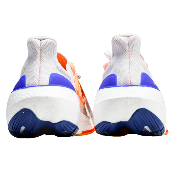 Zapatillas de running Adidas Ultraboost Light en blanco, azul y naranja 