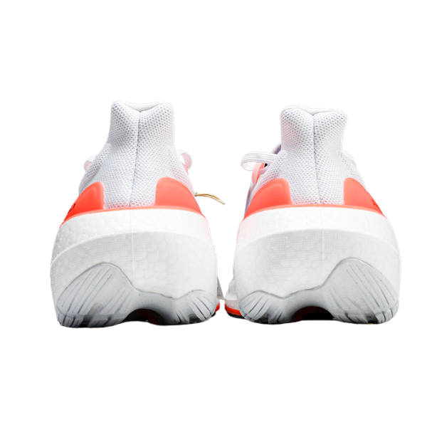 Zapatillas de running Adidas Ultraboost Light en blanco y naranja 