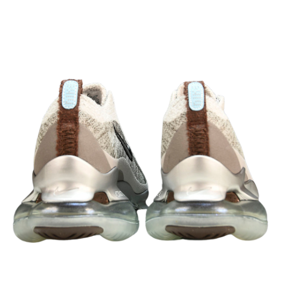 Zapatillas casuales Nike Air VaporMax Scorpion color bronceado y plateado