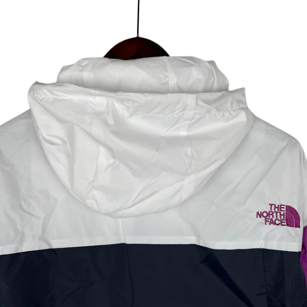 Chaqueta cortavientos The North Face blanca, rosa y azul