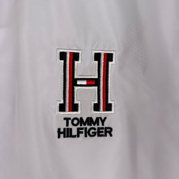 Chaqueta cortavientos blanca de Tommy Hilfiger 