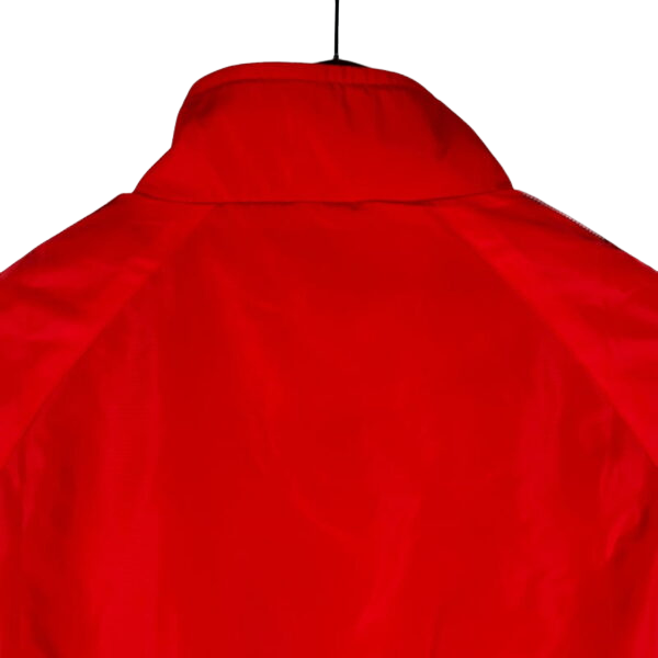 Chaqueta cortavientos roja y blanca de Tommy Hilfiger 